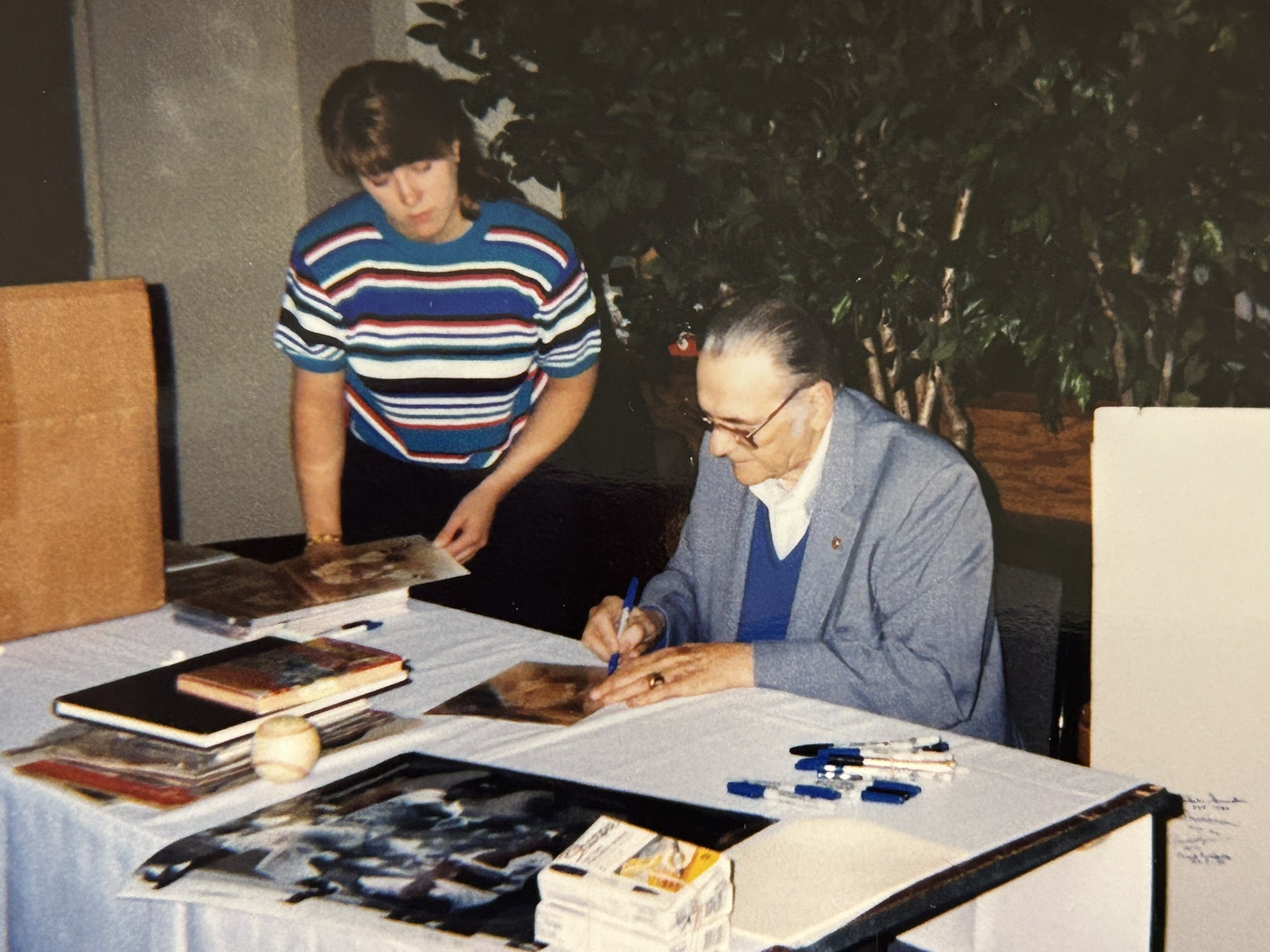 Lew Burdette during an in-person memorabilia signing for Stan Fitzgerald.